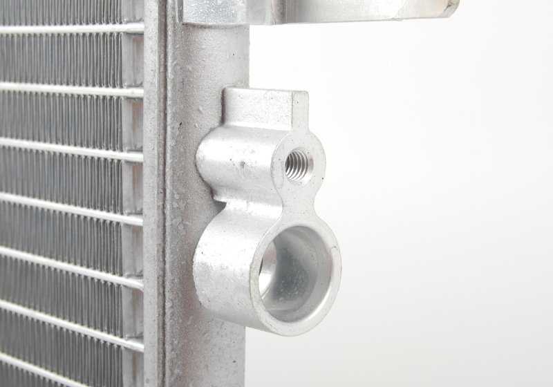 Condensador del aire acondicionado OEM 64531490572 para MINI R50, R52, R53. Recambio original MINI.