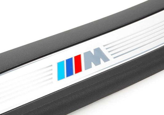 Moldura M estribo trasero izquierdo OEM 51477898823 para BMW Serie 5 E60, E61, E60 LCI, E61 LCI. Original BMW.