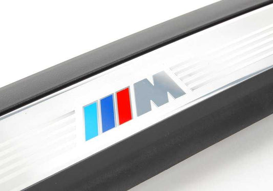 Moldura M estribo delantero izquierdo OEM 51477898821 para BMW Serie 5 E60, E60 LCI, E61, E61 LCI. Original BMW.