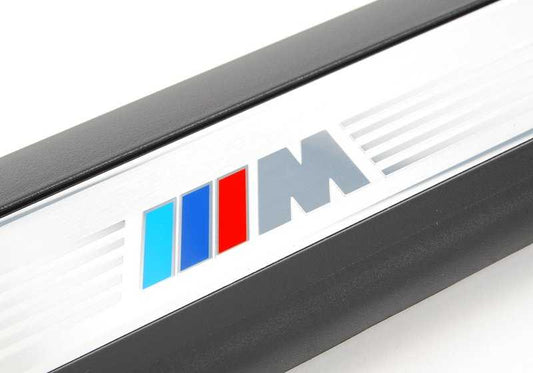 Moldura M estribo trasero izquierdo OEM 51477898822 para BMW Serie 5 E60, E61, E60 LCI, E61 LCI. Original BMW.