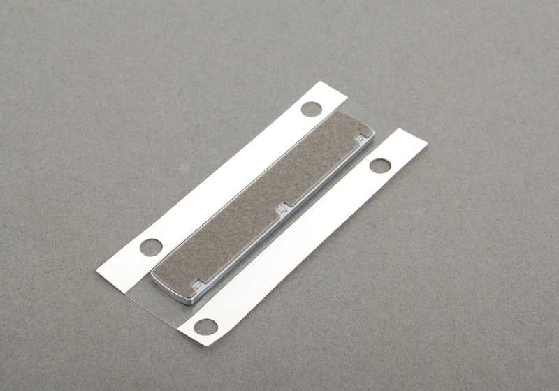 Inscripción lateral Sport Line OEM 51147327750 para BMW F20, F21, F22, F23, F45, F46, F87, F30, F31, F34, F35, F32, F33, F36. Original BMW.