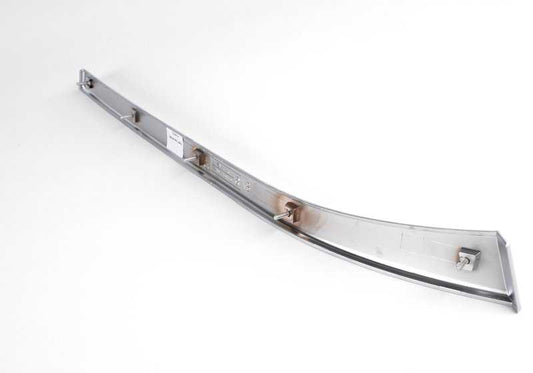 Embellecedor puerta delantera izquierda acabado cromo mate OEM 51412695577 para BMW E39. Original BMW.