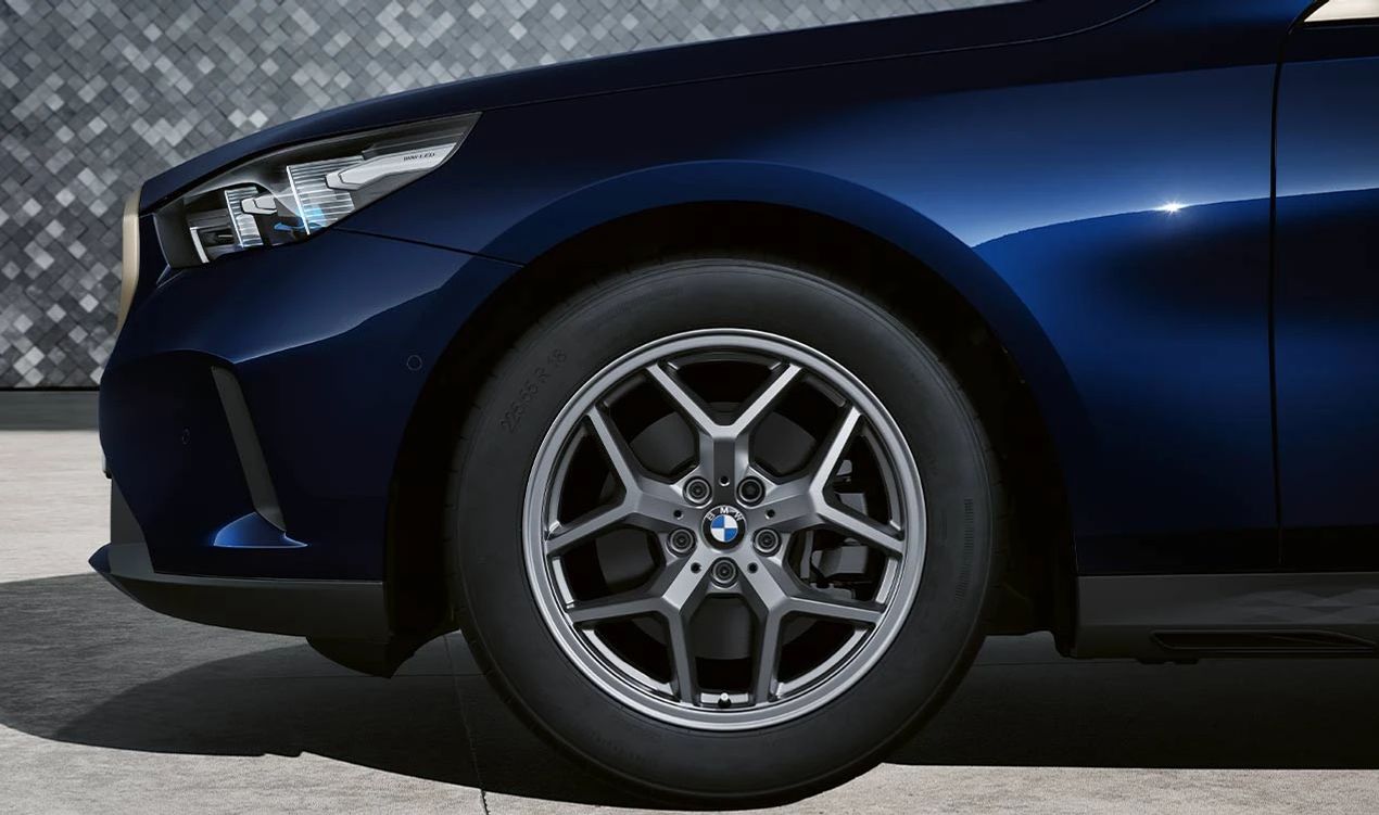 Complete winter wheel set Y-Speiche 932 for BMW 5 Series G60, G61 (OEM 36115A8E056). Original BMW