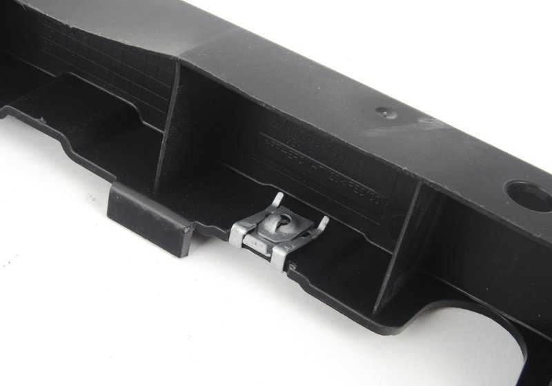 Adaptador cubre motor OEM 51758057327 para BMW F34 y F34N. Pieza original BMW.