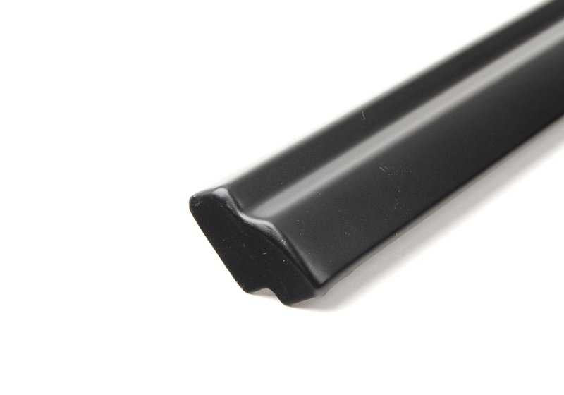 Moldura lateral izquierda negra OEM 51221959993 para BMW E28 518, 518i, 520i. Compatible con modelos fabricados entre 1981 y 1987. Recambio original BMW.