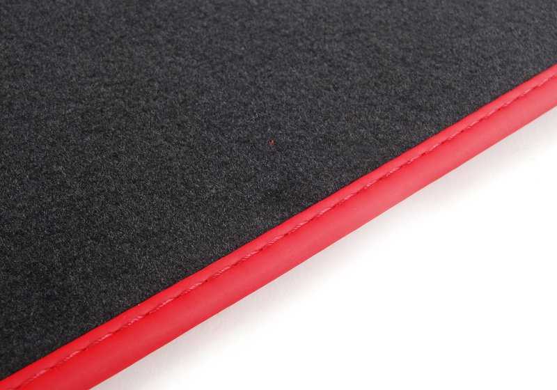 Juego de alfombrillas de moqueta velours OEM 51477330808 para MINI R55, R56, R57. Alfombras originales MINI, diseño específico para versiones GP2, ajuste perfecto y calidad premium.