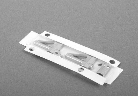 Emblema original derecho OEM 51147008543 para BMW X5 E53 4.4i (FB41, FB42, FB61, FB62). Compatible con modelos del 2000 al 2006. Pieza original BMW.