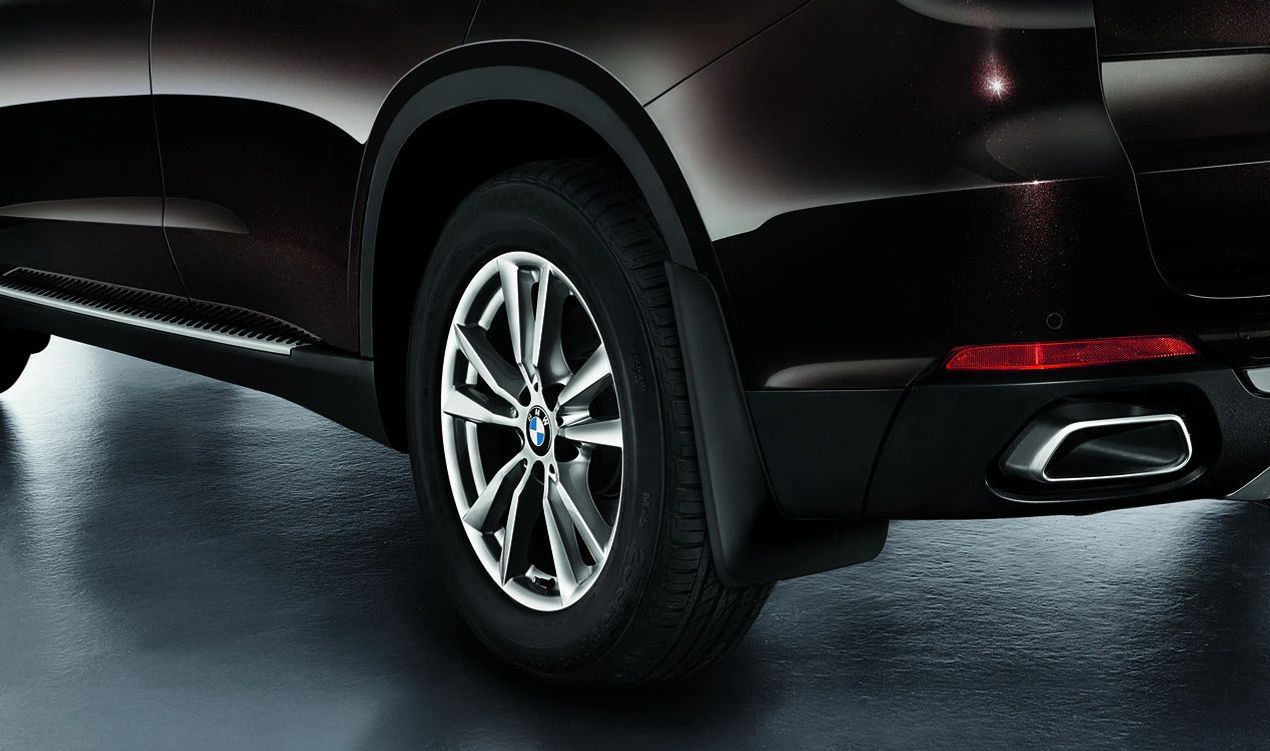 Guardabarros trasero 20" OEM 82162302431 para BMW F15 (X5). Original BMW