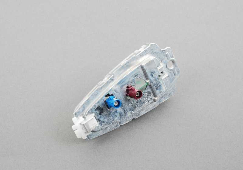 Antena de techo original BMW OEM 65209226895 para los modelos: E82, F20, F21, F22, F45, F46, E90, E91, E92, F30, F31, F34, F35, F80, F32, F36, F82, F07, F11, E84, F48, F25, F26, E70, F15, F85, E71, E72, F16, F86. Compatible y específica para vehícu