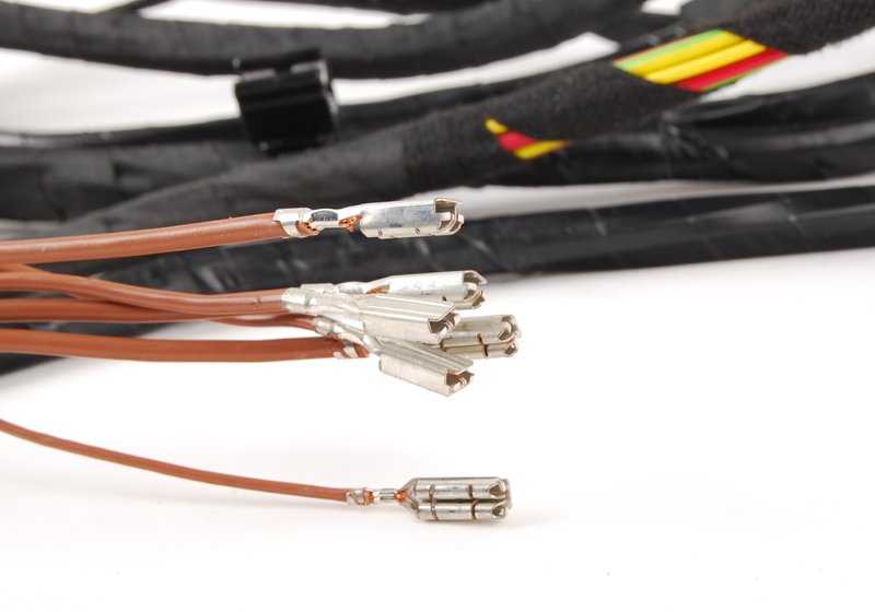 Cableado de reparación frontal izquierdo OEM 61129238742 para BMW E90, E91, E92, E93 (316d, 316i). Compatible con modelos de tracción trasera entre 2008 y 2011. Original BMW.