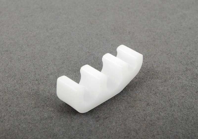 Espaciador de depósito de combustible OEM 16121176766 para BMW E30, E46. Original BMW.
