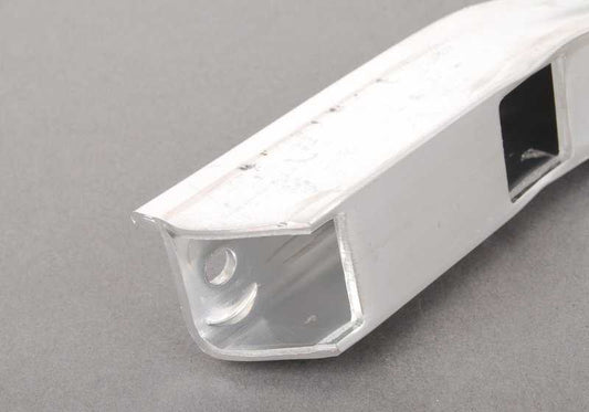 Soporte derecho OEM 17117583120 para BMW F07, F10, F11, F06, F12, F13, F01, F02, F04. Compatible con sistemas de refrigeración. Original BMW.