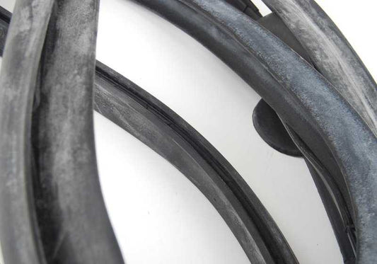 Burlete puerta delantera izquierda OEM 51211847033 para BMW E23. Original BMW.