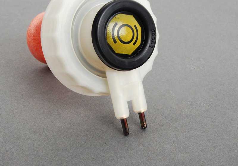 Chiusura dell'interruttore di avvertimento per BMW E30, E36 Series 3, E34 Series 5, E32 Series 7 (OEM 34321162810). BMW originale