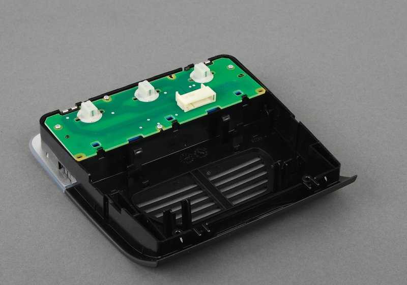 Luz de lectura interior trasera OEM 61319201645 para BMW E81, E82, E87, E90, E91, E92, E84. Original BMW.