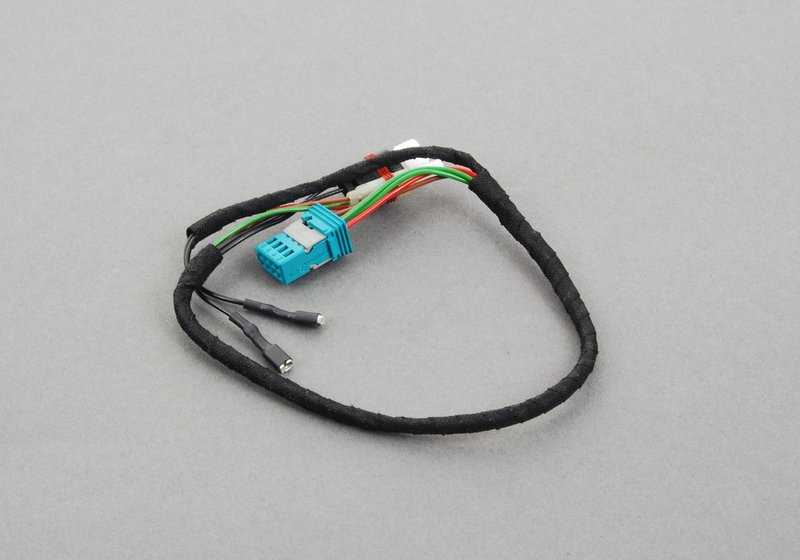 Cableado espejo retrovisor eléctrico izquierdo OEM 67136973721 para BMW E70 (X5) y E71/E72 (X6). Compatible con todos los motores indicados. Repuesto original BMW.