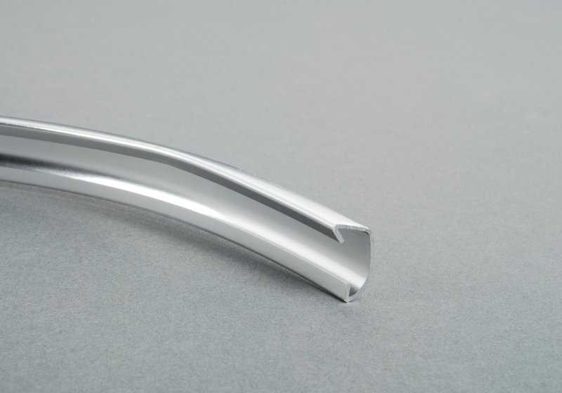 Moldura delantera izquierda para varios modelos/series de BMW (OEM 51135480118). Original BMW