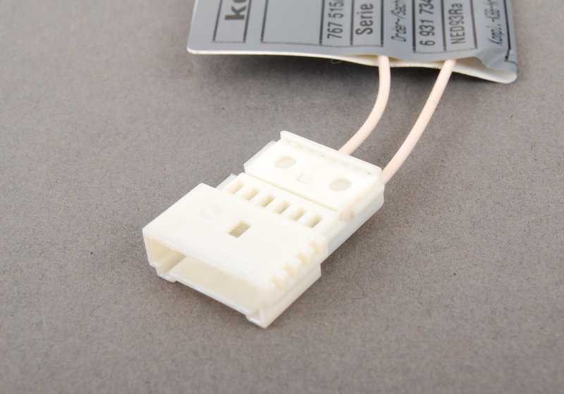 Adaptador filtro RC OEM 61126931734 para BMW E39 y E53. Compatible con sistemas de sonido HiFi/Top HiFi y HiFi DSP. Recambio original BMW.