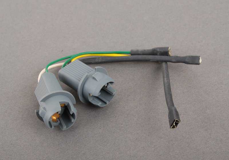 Portalámparas con cable OEM 63217258417 para BMW X3 (E83), X5 (E70). Original BMW.