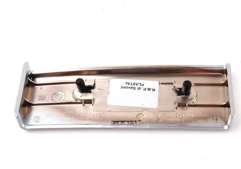 Moldura decorativa central izquierda OEM 51452695583 para BMW X5 G05 y BMW X6 G06. Original BMW.