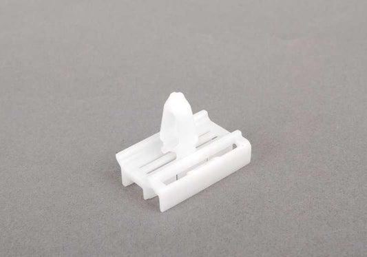 Clip de fijación OEM 51777891250 para BMW E90, E91, E90 LCI, E91 LCI. Original BMW.