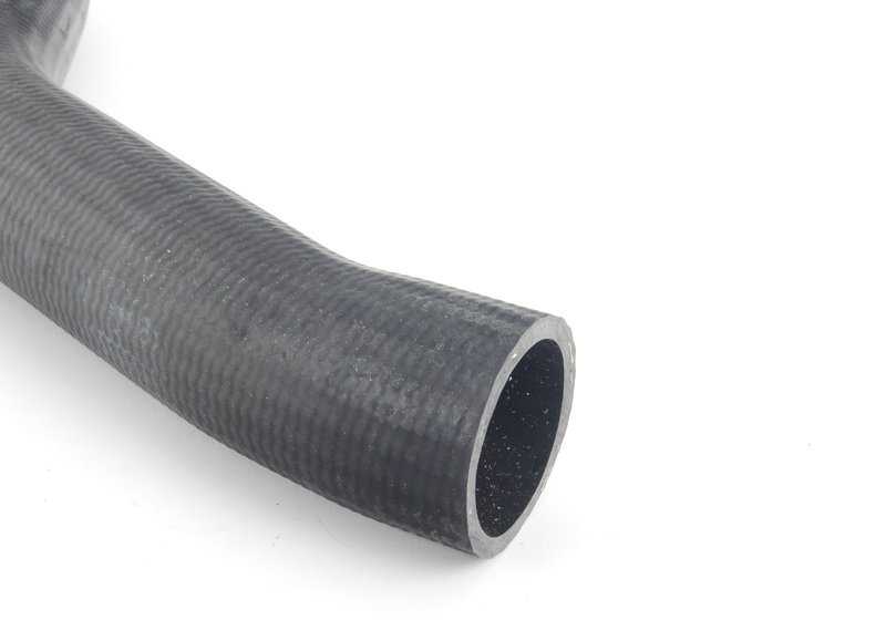 Manguera del sistema de refrigeración OEM 11531266467 para BMW E12, E24. Compatible con varios componentes del circuito de agua y termostato. Repuesto original BMW.