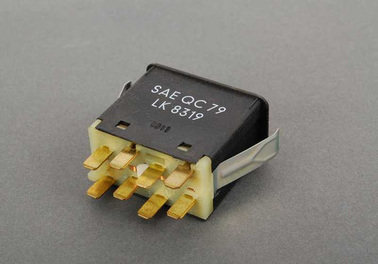 Interruptor de luces de emergencia OEM 61311372893 para BMW E28. Repuesto original BMW.