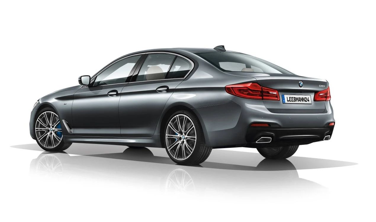 Kit aerodinámico M OEM 51952446321 para BMW G30. Incluye faldones laterales, rejillas y piezas de fijación. Mejora estética y deportiva del vehículo. Original BMW.