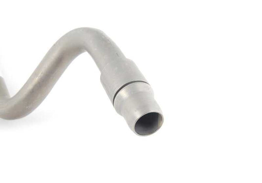 Tubo de aceite del radiador OEM 17227578061 para BMW X5 E70 4.8i (FE81, FE82) con motor N62T. Compatible con modelos producidos entre 12/2006 y 03/2010. Original BMW.