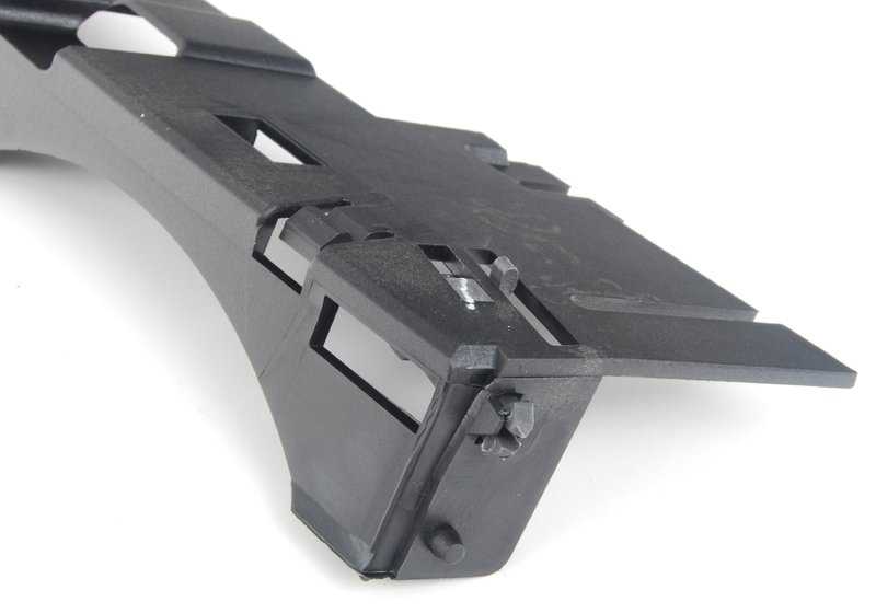 Soporte derecho OEM 51138236890 para BMW E38 725tds, 728i (automático y manual). Compatible con modelos fabricados entre 1995 y 2001. Pieza original BMW.