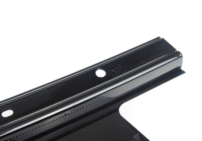 Finestra Stamping pilar B Porta posteriore destra OEM 51357207836 per BMW X5 E70 {3.0D, 3.0SD, 3.0SI, 3.5d, 4.8i}. BMW originale. Finitura nera luminosa.