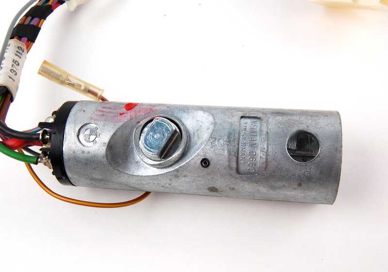 Cerrojo de dirección OEM 32321156460 para BMW Serie 3 E30 318i (1984-1985). Original BMW.