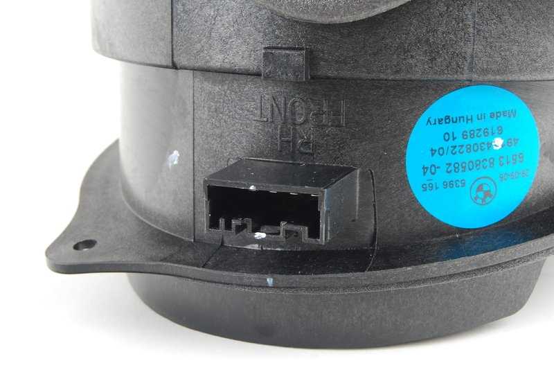 Altavoz HiFi derecho OEM 65138380582 para BMW E53. Original BMW.