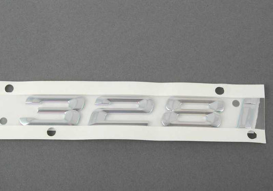 Emblema pegado atrás para BMW E92, E93 (OEM 51147183147). Original BMW