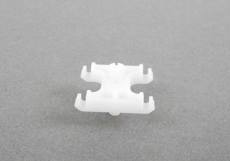 Grapa sujeción moldura OEM 51131908690 para BMW Serie 7 E32 (modelos 730i, 730iA, 730i M60). Original BMW.