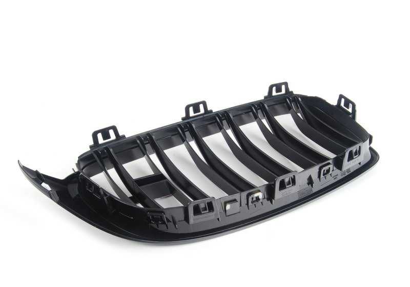 Parrilla decorativa M Performance izquierda OEM 51712352811 para BMW F82 M4, F83 M4, F82 M4 LCI, F83 M4 LCI. Original BMW.