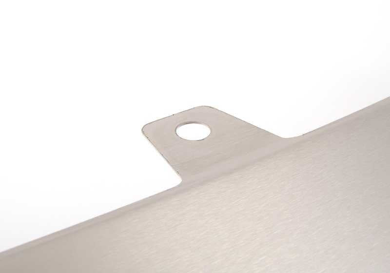 Embellecedor inferior del paragolpes delantero OEM 51117308016 para BMW F15. Pieza original BMW.