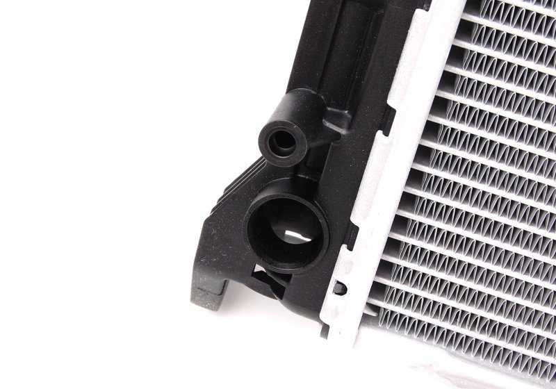 Radiador de refrigerante OEM 17117558480 para BMW E82, E88, E90, E90N, E91, E91N, E92, E92N, E93, E93N, E84, E89. Original BMW.