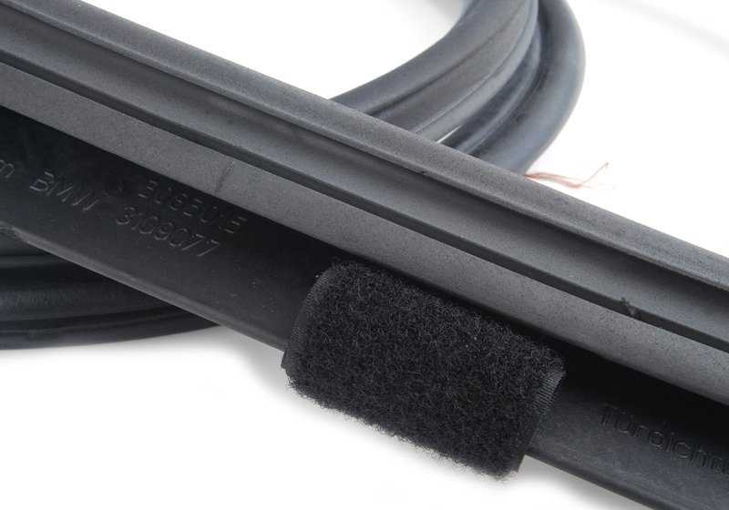 Junta de puerta delantera izquierda OEM 51767054027 para BMW Serie 1 E81, E82, E87... y más. Original BMW.