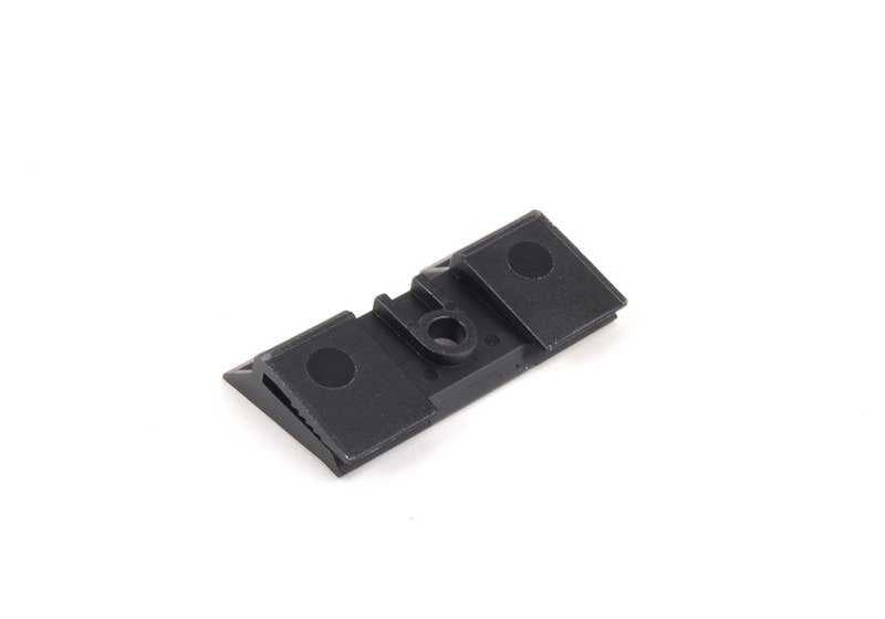 Clip de sujeción OEM 51137123354 para MINI R50, R53 {Cooper, One, 1.4i, 1.6i} (2001-2006). Pieza original MINI. Ideal para fijación de molduras o rejillas exteriores.