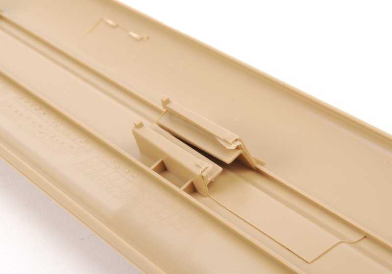 Moldura cobertera de entrada delantera beige OEM 51477146332 para BMW Serie 3 E90, E91, E90 LCI, E91 LCI. Original BMW.