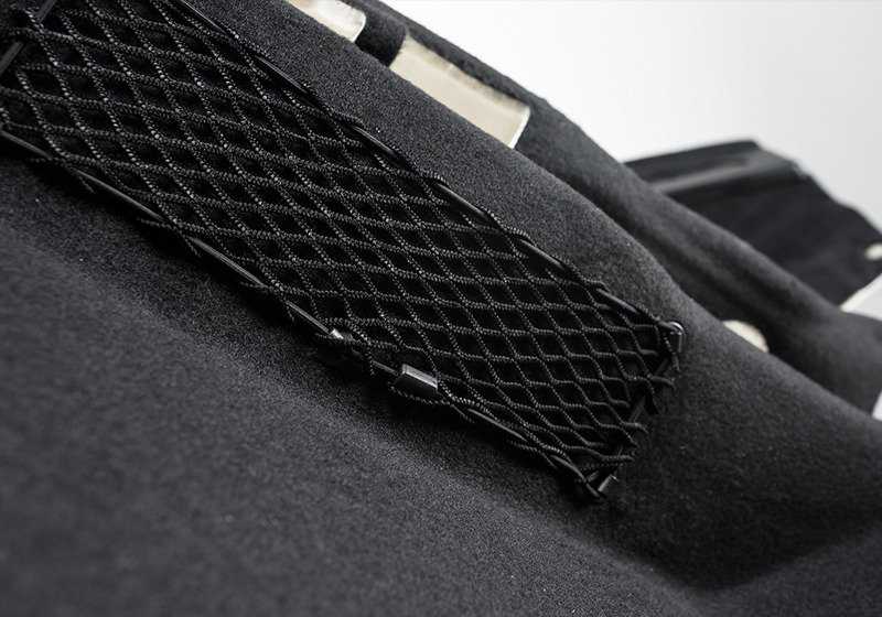 Protector inferior suelo OEM 51479181159 para MINI R56 {Cooper MF3, MF4, SU3, SU4, DMG3, DMG4, DSW3, DSW6, SMF7, SMF8}. Pieza original MINI, acabado Carbon Black.