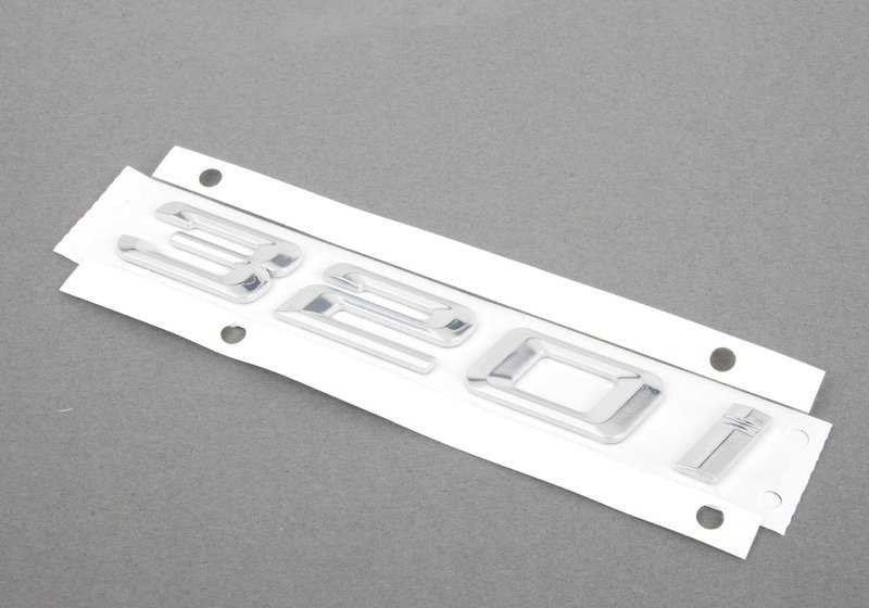 Emblema trasero "BMW" OEM 51147289882 para BMW F30, F31, F34. Original BMW.