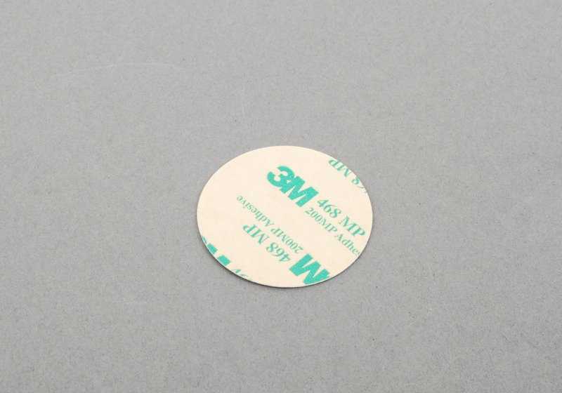 Motorsport OEM Blaim 36132202971 für BMW E21. Originaler BMW -Verzierer für Reifen, unverwechselbar mit dem Motorsport -Logo. Nur kompatibel mit BMW E21. Original BMW Stück.
