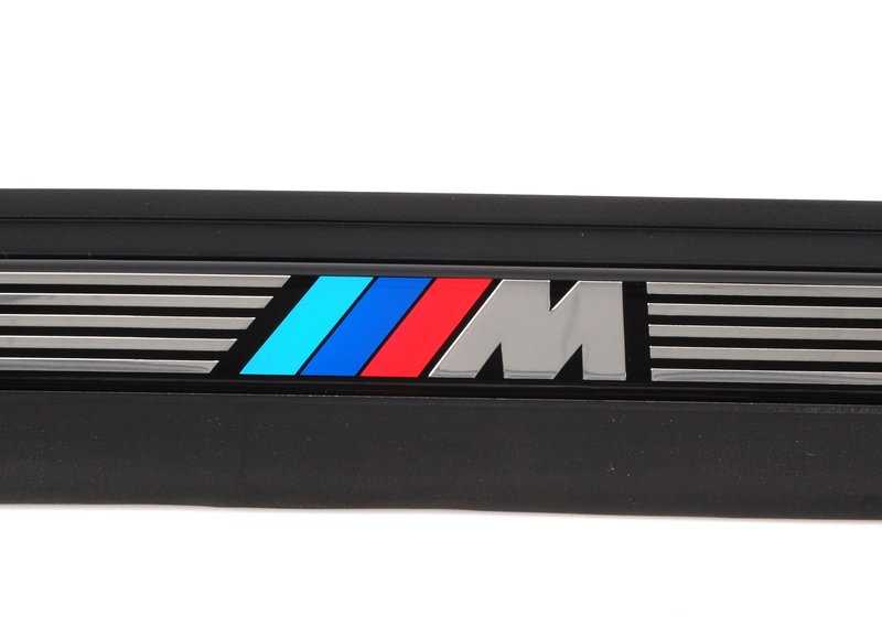 Embellecedor entrada puerta delantera derecha OEM 51472695662 para BMW E39 (todos los modelos compatibles). Original BMW.