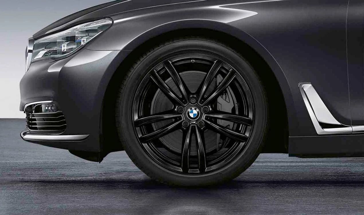 Juego de llantas y neumáticos de invierno 19" M Doble Radio 647 OEM 10026649B para BMW G32 (620d, 630d) todos los modelos compatibles. Incluye llantas negras y neumáticos Goodyear Runflat. Original BMW.