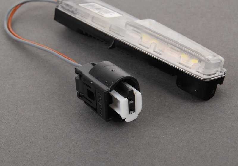 Luz de espejo retrovisor derecho OEM 63316913278 para BMW E60, E61, E63, E64. Original BMW.