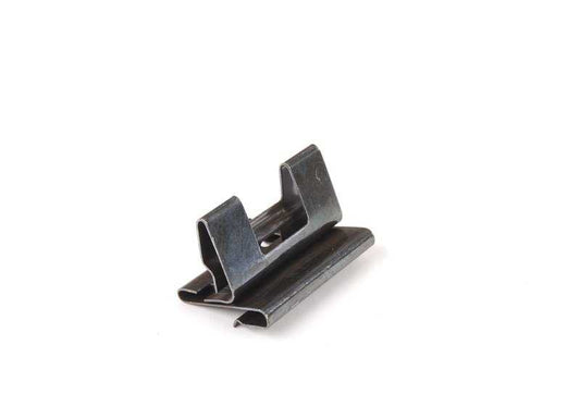 Clip de sujeción OEM 51218124358 para BMW E31 y E36. Pieza original BMW. Ideal para fijar paneles de puerta o molduras interiores.