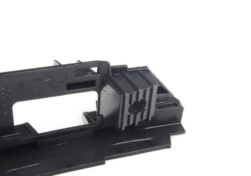 Soporte trasero derecho OEM 51127012290 para BMW E65, E66. Original BMW.