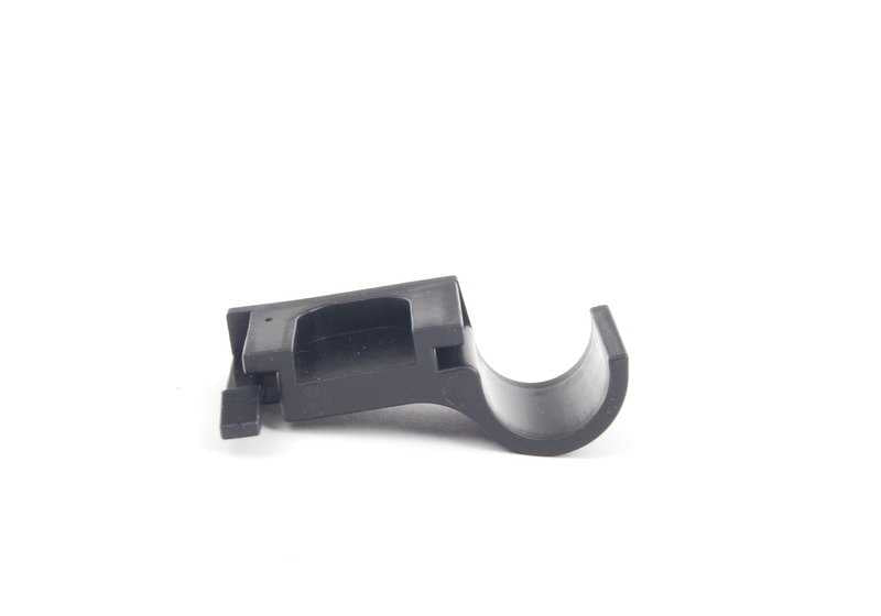 Guía pasacables motor OEM 11617836338 para BMW E46. Pieza original BMW. Ideal para conducción de cables del motor en modelos compatibles.